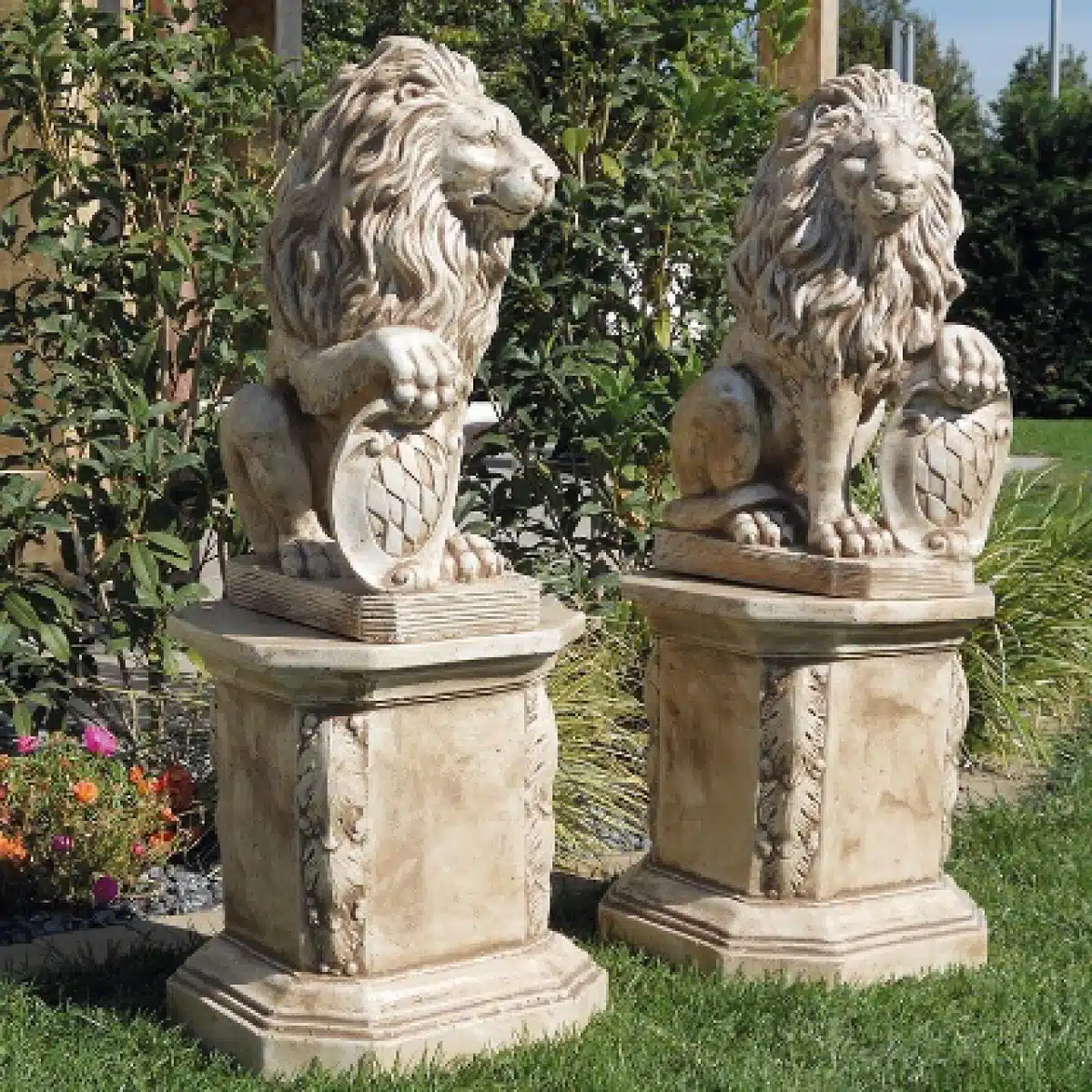 COPPIA-LEONI-CON-SCUDO-H-54-PESO-74-KG